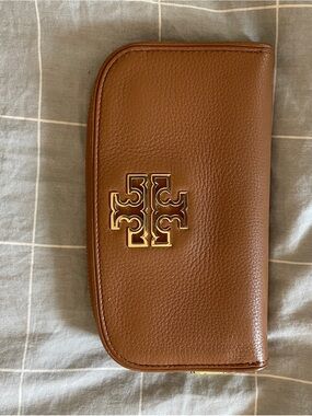 Tory Burch Cognac Pebbled Leather Zip Wallet with Gold Logo